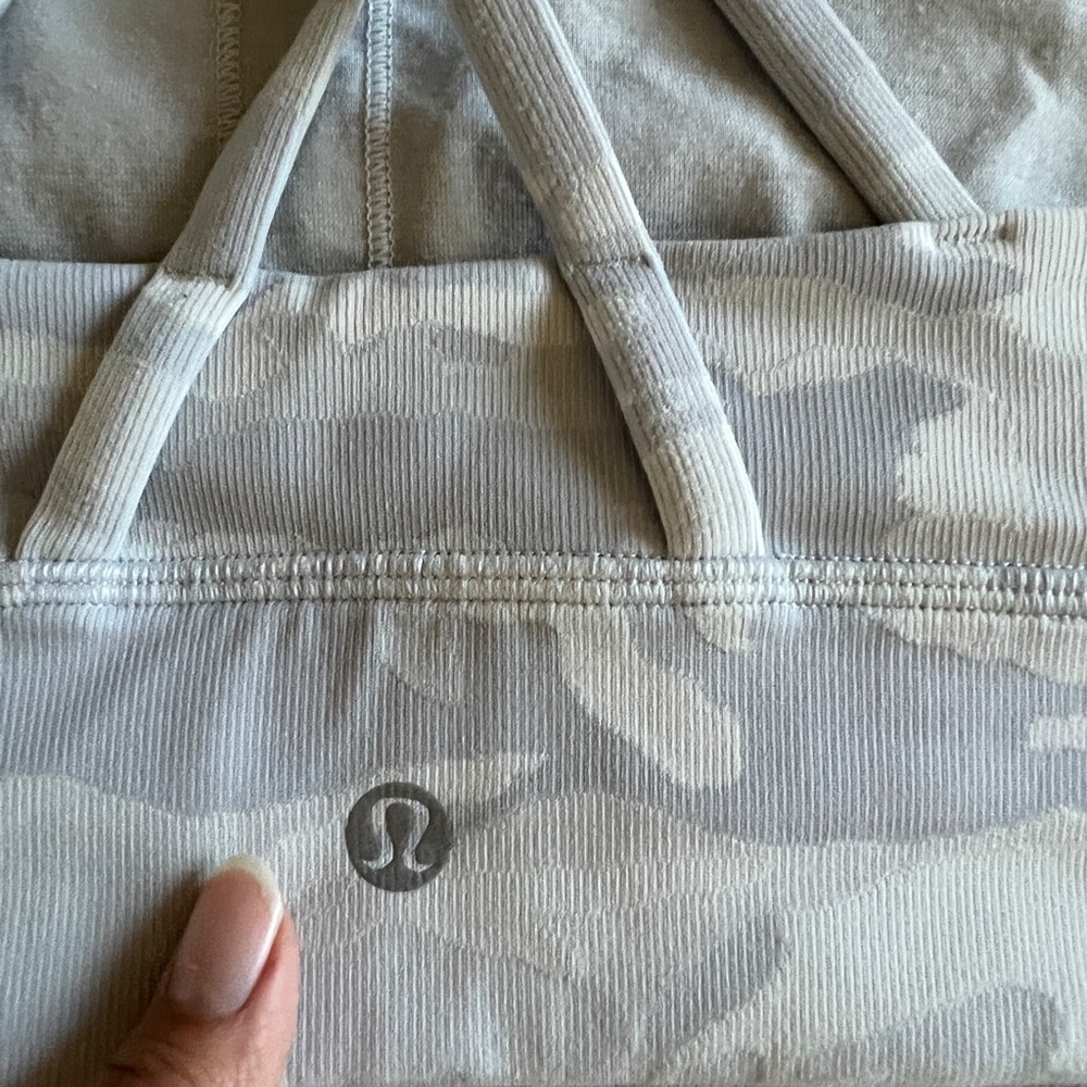 Lululemon Energy Bra Long Line *Medium Support, B/C Cup - Picture 6 of 7